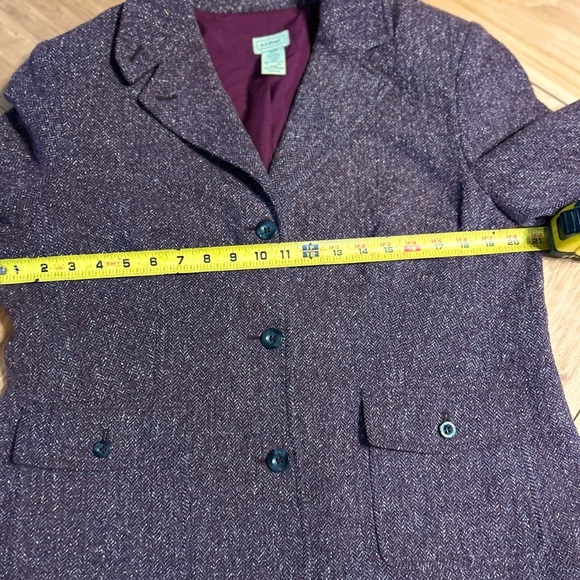 L.L. Bean medium wool nylon silk blazer. In excellent condition. Burgundy color - Picture 7 of 11